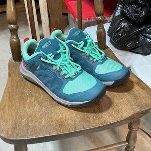 Keen walking shoes women. Used excellent condition